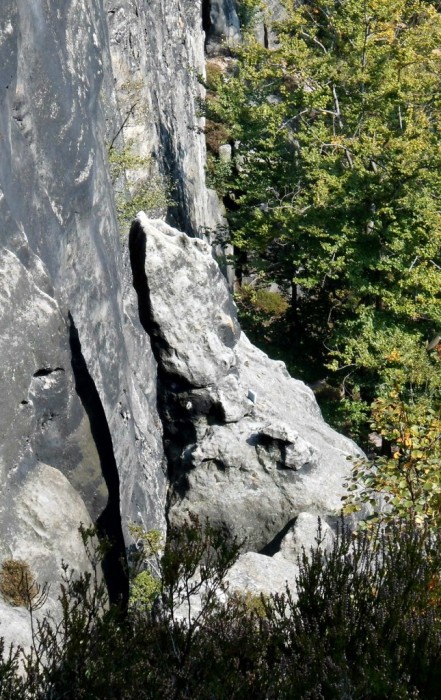 Der Heringsschwanz wirkt unscheinbar vor dem Massiv
