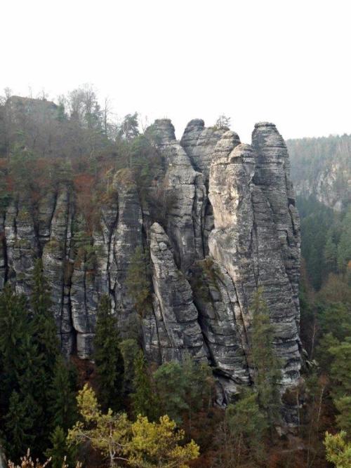 Rechts Kleiner- und Großer Wehlturm